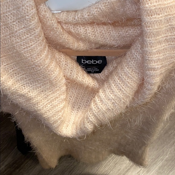 🐚Final⤵️Bebe Scallop Shell Fuzzy Cowl Neck Sweater Top - Picture 7 of 7